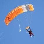 To dream of parachuting